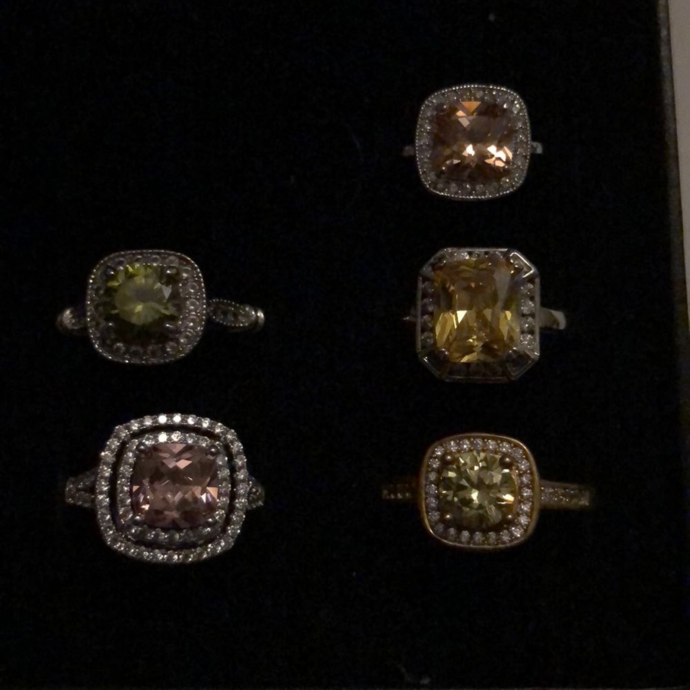 Size 8 square fragrant jewels set of 5